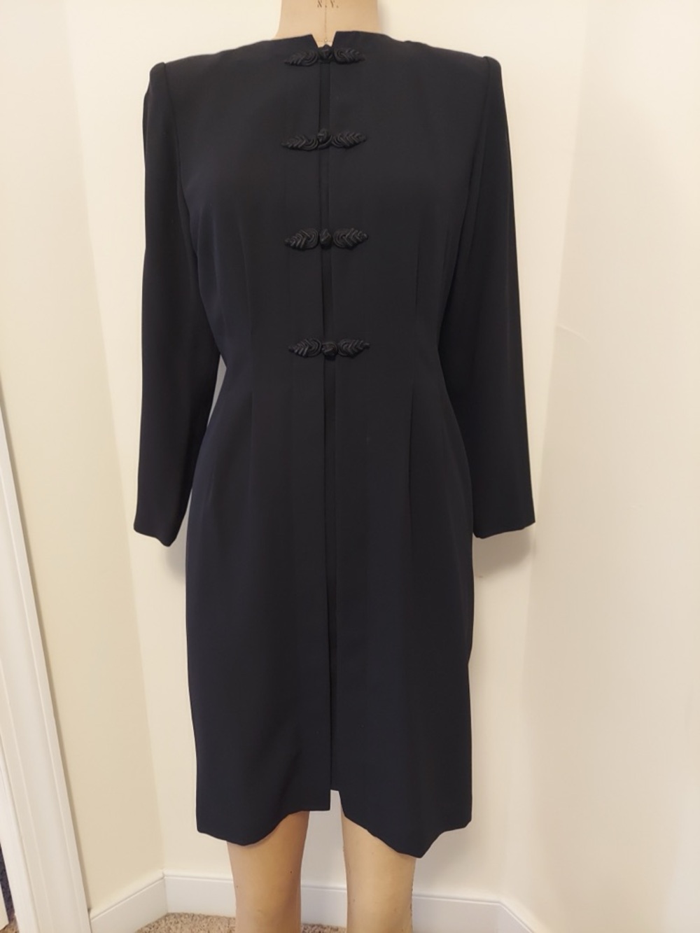Elegant Black Long-Sleeve Knot-Front Dress